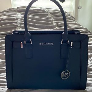 Micheal Kros. Navy purse